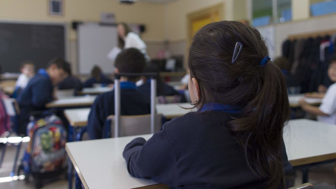 Una niña en la escuela. EUROPA PRESS